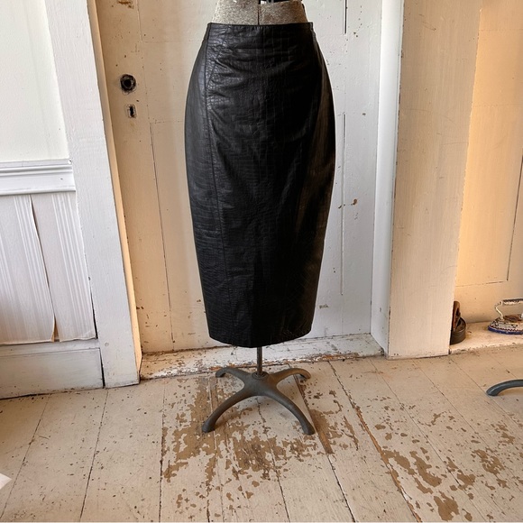 'toffs Black Leather Crocodile Imprint Midi Pencil Skirt - Picture 2 of 9